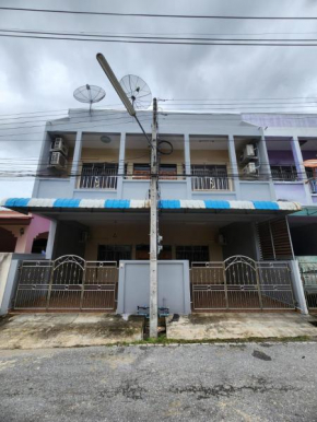 Vince Homestay Betong - 4 Bedroom House